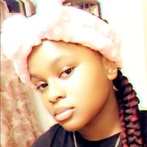 Meet your Posher, Khalia